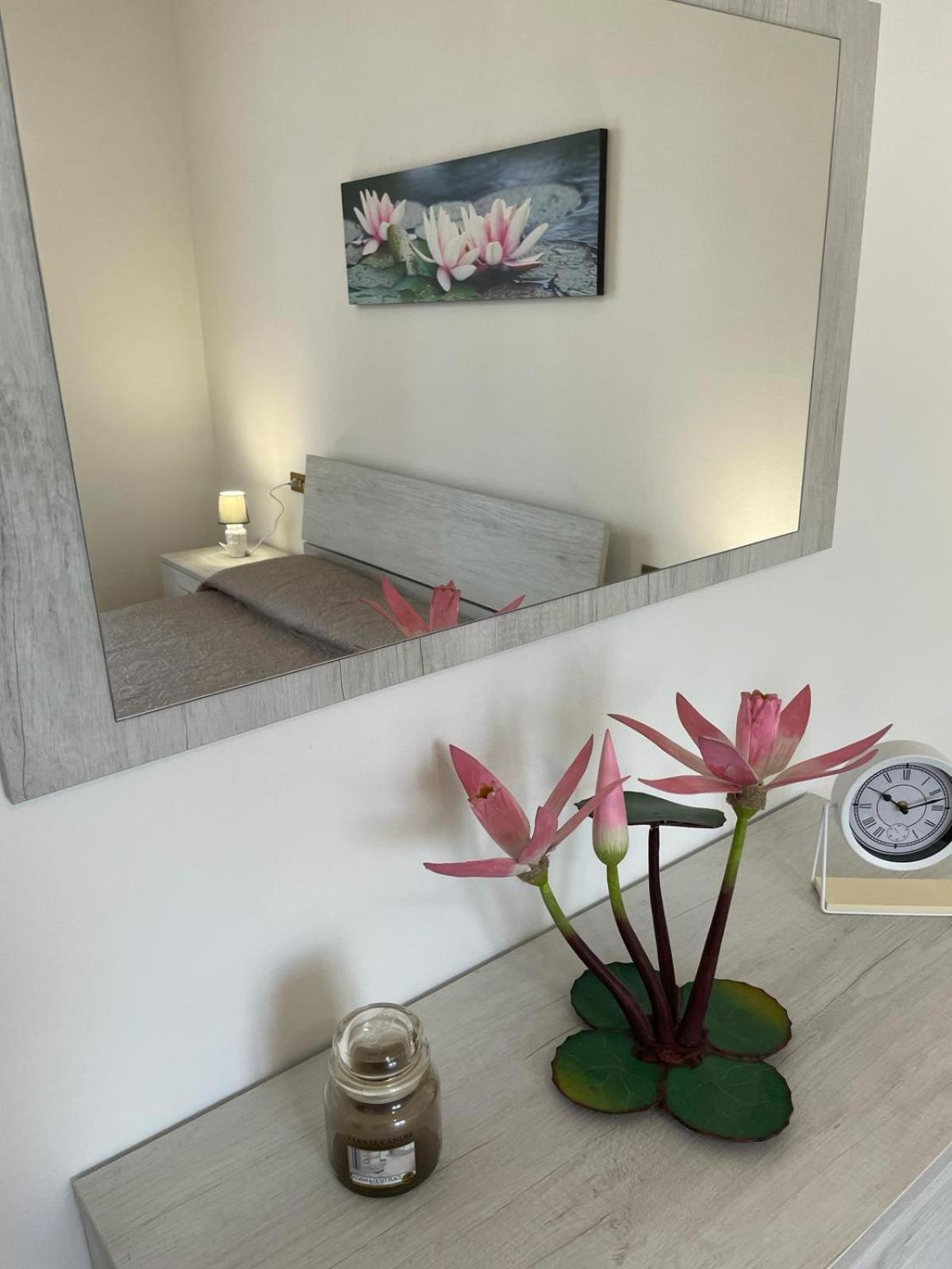 Water Lily Apartment Bardello 外观 照片